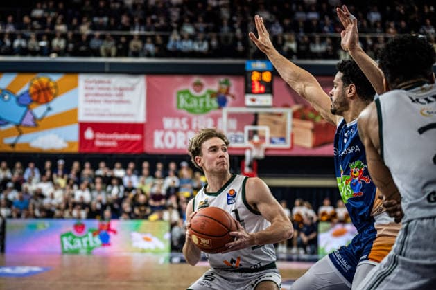Rostock, Germany 06 March 2026 1 BBL 2025 2026 Rostock Seawolves vs VET CONCEPT Gladiators Trier In the picture 1v left Steven Ashworth VET CONCEPT Gladiators Trier with ball, Copyright: xFotostandx xVoelkerx