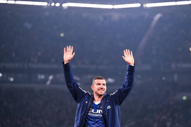 06.03.2026, Fussball, 2. Bundesliga, Saison 2025 2026, 25. Spieltag, FC Schalke 04 - DSC Arminia Bielefeld, Schlussjubel: Edin DÅ¾eko Dzeko (FC Schalke 04) xRHR-FOTO YYx Copyright: KROEGER RHR-FOTOx RHR-FOTO YY