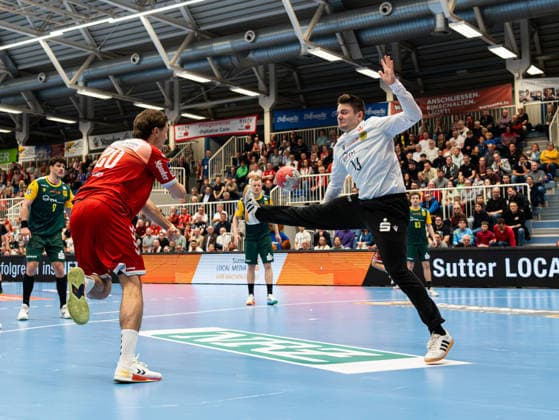 Jan Reimer TuSEM Essen, 20 on goal throw against Pascal Bochmann VfL Eintracht Hagen, 16 TuSEM Essen vs VfL Eintracht Hagen, Handball, 2 Bundesliga, Matchday 23, Season 2025 2026, 06 03 2026 TuSEM Essen vs VfL Eintracht Hagen, Handball, 2 Bundesliga, Matchday 23, Season 2025 2026, 06 03 2026 Essen Copyright: xEibner-Pressefoto DamianxKruczynx EP_DKI
