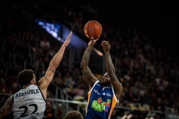 Rostock, Germany 06 March 2026 1 BBL 2025 2026 Rostock Seawolves vs VET CONCEPT Gladiators Trier Pictured from left Nolan Adekunle VET CONCEPT Gladiators Trier and TJ Crockett Jr Rostock Seawolves Copyright: xFotostandx xVoelkerx