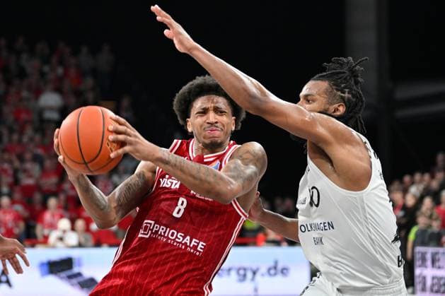 BAMBERG 06 03 2026 Basketball easycredit 1 Basketball Bundesliga 22 Matchday Bamberg Baskets vs Basketball Lions Braunschweig Demarcus Demonia 8, Bamberg Baskets pulls to the basket against Chip Flanigan 30, Basketball Lions Braunschweig Bamberg Baskets vs Basketball Lions Braunschweig