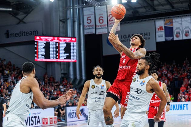 Kaza Kajami Keane Basketball Loewen Braunschweig, 24 , Demarcus Demonia BMA365 Bamberg Baskets, 08 , Chip Flanigan Basketball Loewen Braunschweig, 30 , BMA365 Bamberg Baskets vs Basketball Loewen Braunschweig, Basketball, easyCredit BBL, 22 Matchday, 06 03 2026 BMA365 Bamberg Baskets vs Basketball Loewen Braunschweig, Basketball, easyCredit BBL, 22 Matchday, 06 03 2026 Bamberg Copyright: xEibner-Pressefoto G.xSantemizx EP_EER