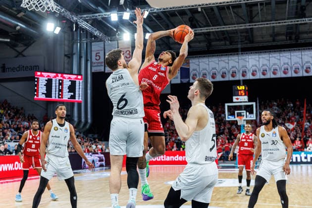Ferdinand Zylka Basketball Loewen Braunschweig, 06 , Demarcus Demonia BMA365 Bamberg Baskets, 08 , b5 BMA365 Bamberg Baskets vs Basketball Loewen Braunschweig, Basketball, easyCredit BBL, 22 Matchday, 06 03 2026 BMA365 Bamberg Baskets vs Basketball Loewen Braunschweig, Basketball, easyCredit BBL, 22 Matchday, 06 03 2026 Bamberg Copyright: xEibner-Pressefoto G.xSantemizx EP_EER
