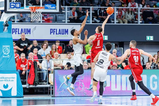 David NGuessan Basketball Loewen Braunschweig, 01 , Richard Balint BMA365 Bamberg Baskets, 11 , BMA365 Bamberg Baskets vs Basketball Loewen Braunschweig, Basketball, easyCredit BBL, 22 Matchday, 06 03 2026 BMA365 Bamberg Baskets vs Basketball Loewen Braunschweig, Basketball, easyCredit BBL, 22 Matchday, 06 03 2026 Bamberg Copyright: xEibner-Pressefoto G.xSantemizx EP_EER