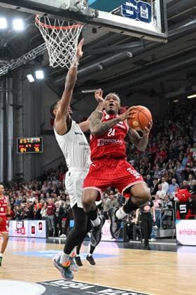 BAMBERG 06 03 2026 Basketball easycredit 1 Basketball Bundesliga 22 Matchday Bamberg Baskets vs Basketball Lions Braunschweig Cobe Williams 24, Bamberg Baskets vs David NGuessan 1, Basketball Lions Braunschweig Bamberg Baskets vs Basketball Lions Braunschweig