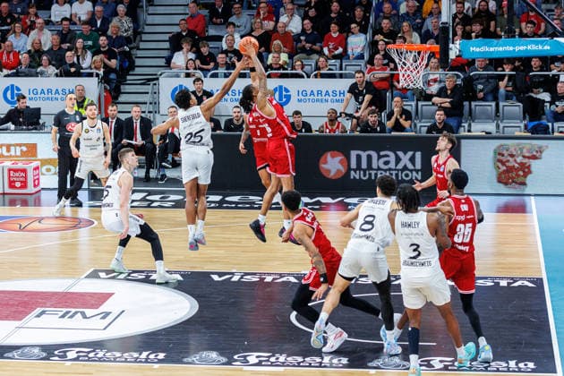 Grant Sherfield Basketball Loewen Braunschweig, 25 , Austin Crowley BMA365 Bamberg Baskets, 85 , BMA365 Bamberg Baskets vs Basketball Loewen Braunschweig, Basketball, easyCredit BBL, 22 Matchday, 06 03 2026 BMA365 Bamberg Baskets vs Basketball Loewen Braunschweig, Basketball, easyCredit BBL, 22 Matchday, 06 03 2026 Bamberg Copyright: xEibner-Pressefoto G.xSantemizx EP_EER
