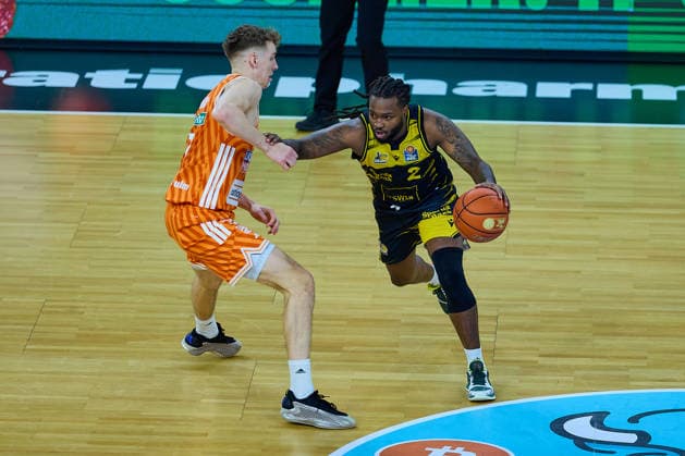 Tobias Jensen ratiopharm ulm, 07 , Tray Buchanan MHP Riesen Ludwigsburg, 02 GER, ratiopharm ulm vs MHP Riesen Ludwigsburg, Basketball, 22 Matchday, EasyCredit BBL, Season 2025 2026, 06 03 2026 GER, ratiopharm ulm vs MHP Riesen Ludwigsburg, Basketball, 22 Matchday, EasyCredit BBL, Season 2025 2026, 06 03 2026 New Ulm Copyright: xEibner-Pressefoto GeraldxOelze-dexStoppanyx EP_ODS