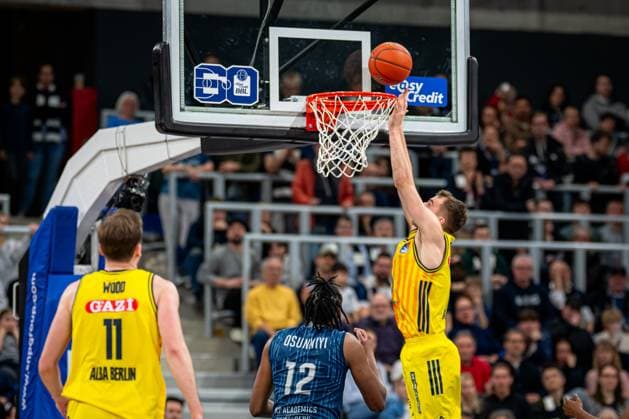 Game action with Moses Wood 11 Alba Berlin and Osun Osunniyi 12 MLP Academics Heidelberg at the basket easyCredit BBL MLP Academics Heidelberg - Alba Berlin 06 03 2026 Copyright: xspeedshotx