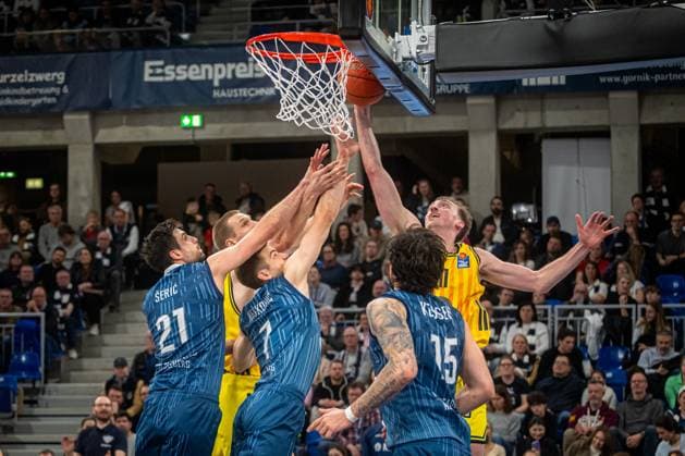 Scene with Mateo Seric 21 MLP Academics Heidelberg , Moses Wood 11 Alba Berlin , Jack Kayil 7 Alba Berlin , Dusan Neskovic 7 MLP Academics Heidelberg and Marcel Keßen 15 MLP Academics Heidelberg at the basket easyCredit BBL MLP Academics Heidelberg - Alba Berlin 06 03 2026 Copyright: xspeedshotx