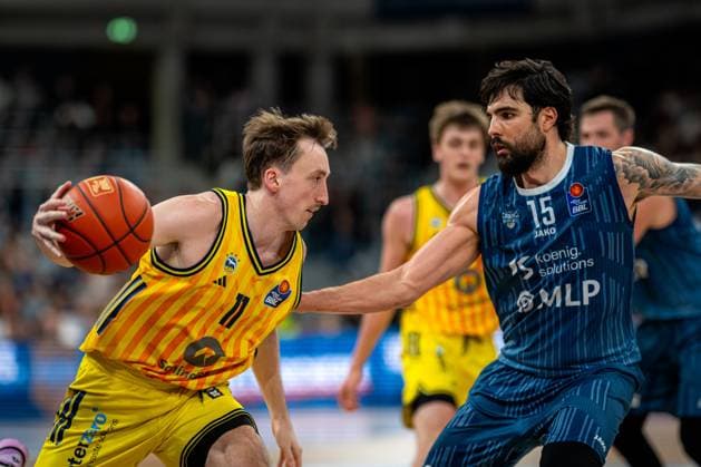 Scene with Moses Wood 11 Alba Berlin and Marcel Keßen 15 MLP Academics Heidelberg in action easyCredit BBL MLP Academics Heidelberg - Alba Berlin 06 03 2026 Copyright: xspeedshotx