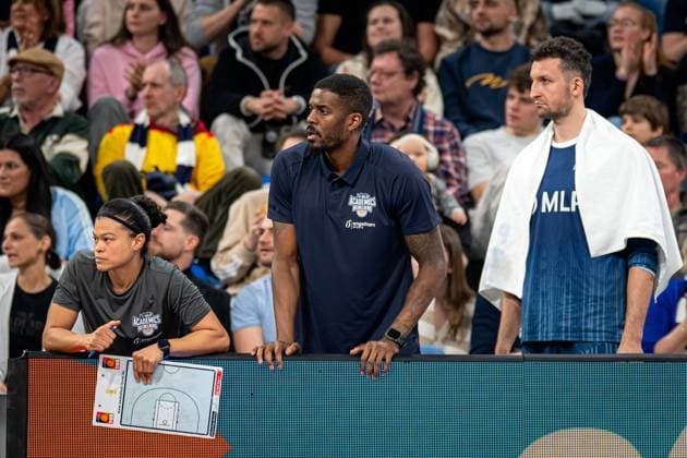 Scene with Paul Zipser 9 MLP Academics Heidelberg , Vladimir Bogojevic 997 Alba Berlin and Sebastian Trzcionka 998 Alba Berlin on the sidelines easyCredit BBL MLP Academics Heidelberg - Alba Berlin 06 03 2026 Copyright: xspeedshotx