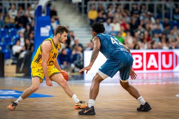 Scene with 24 Alba Berlin and Eric Reed Jr 43 MLP Academics Heidelberg in action easyCredit BBL MLP Academics Heidelberg - Alba Berlin 06 03 2026 Copyright: xspeedshotx