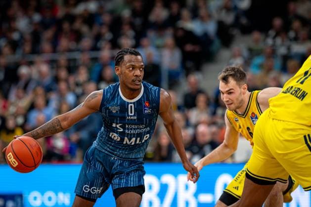 Game action with DJ Horne 0 MLP Academics Heidelberg and Malte Delow 6 Alba Berlin easyCredit BBL MLP Academics Heidelberg - Alba Berlin 06 03 2026 Copyright: xspeedshotx