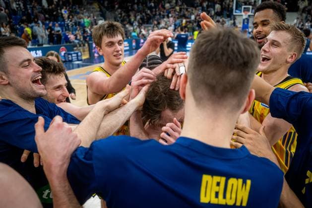 Cheering with Norris Agbakoko 17 Alba Berlin , Anton Nufer 20 Alba Berlin , Sam Griesel 5 Alba Berlin and Jonas Mattisseck 9 Alba Berlin in the foreground easyCredit BBL MLP Academics Heidelberg - Alba Berlin 06 03 2026 Copyright: xspeedshotx