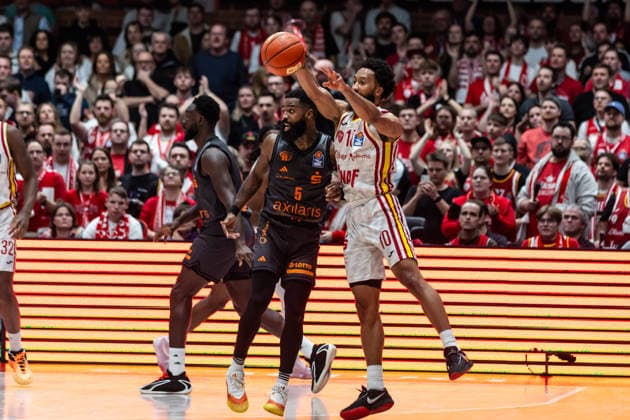 GER, easy Credit Basketball Bundesliga, Fitness First Würzburg Baskets Niners Chemnitz 06 03 2026, tectake ARENA Würzburg, Würzburg, GER, easy Credit Basketball Bundesliga, Fitness First Würzburg Baskets Niners Chemnitz Davion Mintz Fitness First Würzburg Baskets 10 , Corey Davis Jr Niners Chemnitz, 5 Photo Alexander Trienitz Würzburg tectake ARENA Würzburg Bayern Germany