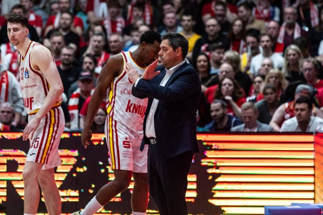 GER, easy Credit Basketball Bundesliga, Fitness First Würzburg Baskets Niners Chemnitz 06 03 2026, tectake ARENA Würzburg, Würzburg, GER, easy Credit Basketball Bundesliga, Fitness First Würzburg Baskets Niners Chemnitz Sasa Filipovski Head Coach , Fitness First Würzburg Baskets Foto Alexander Trienitz Würzburg tectake ARENA Würzburg Bayern Germany