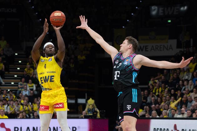 GER, Basketball, easy Credit BBL, EWE Baskets Oldenburg vs Telekom Baskets Bonn 06 03 2026, EWE Arena, Oldenburg, GER, easy Credit BBL, EWE Baskets Oldenburg vs Telekom Baskets Bonn, pictured Brain FOBBS EWE Baskets Oldenburg 4 Patrick HECKMANN Telekom Baskets Bonn 33 nordphotoxgmbhx xRojahn nph00310