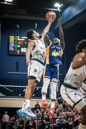 Rostock, Germany 06 March 2026 1 BBL 2025 2026 Rostock Seawolves vs VET CONCEPT Gladiators Trier In the picture from left in a duel Urald King VET CONCEPT Gladiators Trier and TJ Crockett Jr Rostock Seawolves Copyright: xFotostandx xVoelkerx