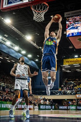 Rostock, Germany 06 March 2026 1 BBL 2025 2026 Rostock Seawolves vs VET CONCEPT Gladiators Trier In picture 2 v li Owen Klassen Rostock Seawolves makes a dunk, dunkt Copyright: xFotostandx xVoelkerx