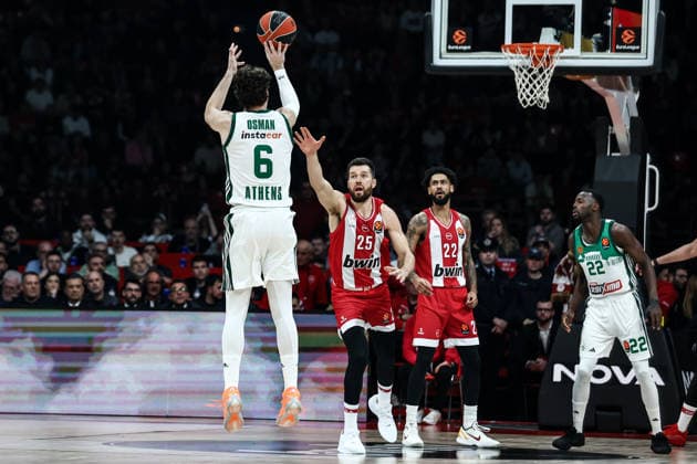 Olympiacos Piraeus v Panathinaikos AKTOR - Euroleague PIRAEUS, GREECE - MARCH 6: Olympiacos player Alec Peters in action against Panathinaikos player Cedi Osman during the Euroleague season 2025-26 match between Olympiacos Piraeus and Panathinaikos AKTOR Athens in Peace and Friendship Stadium in Piraeus, Greece on 6 March 2026. Andreas Papakonstantinou Anadolu Piraeus Greece. Editorial use only. Please get in touch for any other usage.  Copyright: x2026xAnadoluxAndreasxPapakonstantinoux
