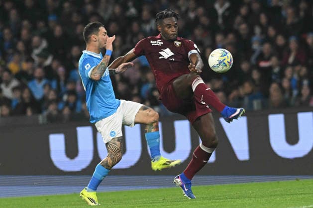 Torino™s Duvan Zapata challenges for the ball with Napoli™s Matteo Politano during the Serie A soccer match between Napoli and Torino at the Diego Armando Maradona Stadium in Naples, southern italy - Friday , March 06 , 2026. - Soccer .  Copyright: xAlessandroxGarofalo LaPressex