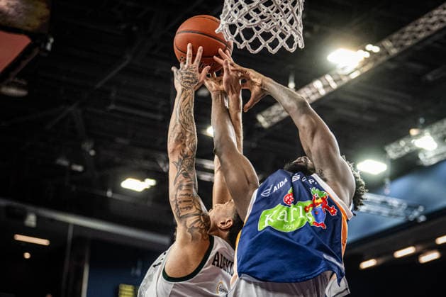 Rostock, Germany 06 March 2026 1 BBL 2025 2026 Rostock Seawolves vs VET CONCEPT Gladiators Trier In the picture from left in the duel Evans Rapieque VET CONCEPT Gladiators Trier and Kassim Nicholson Rostock Seawolves Copyright: xFotostandx xVoelkerx