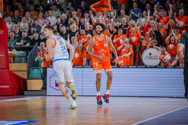 1 Basketball Bundesliga, easyCredit BBL, Season 2025 2026, Men, Main Round, 22 Matchday, 06 03 2026, RASTA Vechta Science City Jena Tevin Brown 10 RASTA Vechta shows emotions during the game Vechta RASTA Dome Lower Saxony Germany