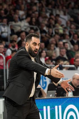 Bamberg, Germany 06 March 2026 1 BBL 2025 2026 BMA365 Bamberg Baskets vs Basketball Löwen Braunschweig In the picture coach Ramon Diaz Braunschweig gestures with his hand on the sidelines Brose Arena Bayern Copyright: xFotostandx xSchmittx