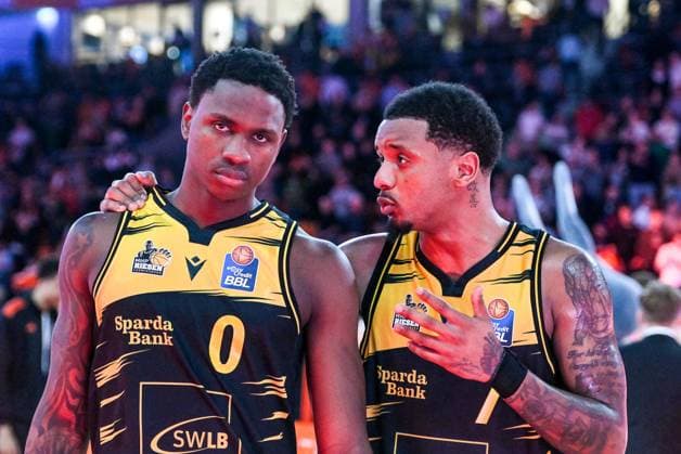 GER, BBL, ratiopharm Ulm vs MHP Riesen Ludwigsburg 06 03 2026, ratiopharm arena, Neu Ulm, GER, BBL, ratiopharm Ulm vs MHP Riesen Ludwigsburg, in the picture Babacar Sane Ludwigsburg, 0 , Elijah Hughes Ludwigsburg, 7 , Disappointment after the end of the game nordphotoxGmbHx xHafner nph00200