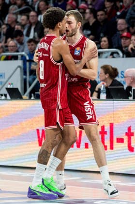 Bamberg, Germany 06 March 2026 1 BBL 2025 2026 BMA365 Bamberg Baskets vs Basketball Lions Braunschweig Pictured from left cheering Demarcus Demonia Bamberg and Moritz Krimmer Bamberg Brose Arena Bayern Copyright: xFotostandx xSchmittx