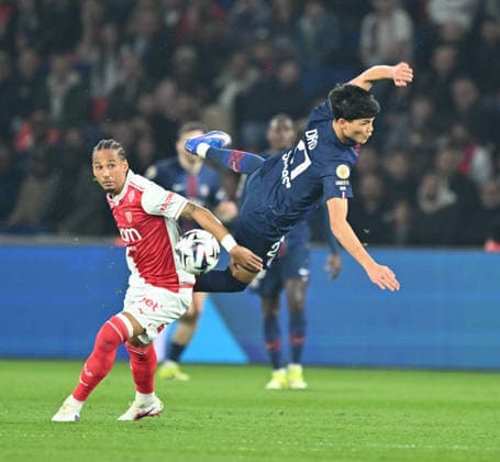 PSG vs AS Monaco: French Ligue 1 PARIS, FRANCE - MARCH 06: Dro Pedro Fernandez (R) of Paris Saint - Germain in action against Thilo Kehrer (L) of Monaco during the French Ligue 1 (L1) soccer match between Paris Saint-Germain (PSG) and AS Monaco at Parc des Princes stadium in Paris, France on March 06, 2026. Mustafa Yalcin Anadolu Paris France. Editorial use only. Please get in touch for any other usage.  Copyright: x2026xAnadoluxMustafaxYalcinx