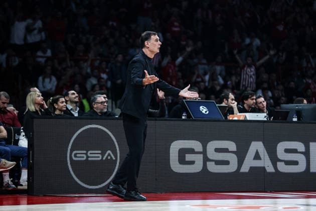 Olympiacos Piraeus v Panathinaikos AKTOR - Euroleague PIRAEUS, GREECE - MARCH 06: Olympiacos head coach Giorgos Bartzokas reacts during the EuroLeague 2025-26 season basketball match between Olympiacos Piraeus and Panathinaikos AKTOR Athens at the Peace and Friendship Stadium in Piraeus, Greece, on March 06, 2026. Andreas Papakonstantinou Anadolu Piraeus Greece. Editorial use only. Please get in touch for any other usage.  Copyright: x2026xAnadoluxAndreasxPapakonstantinoux
