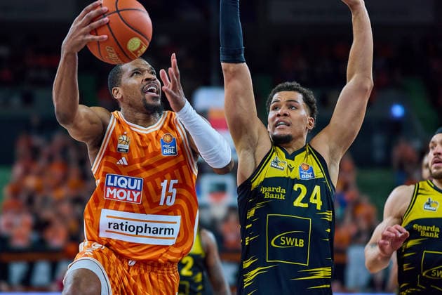 duel, duel between Justin Simon ratiopharm ulm, 15 and Brandon Tischler MHP Riesen Ludwigsburg, 24 GER, ratiopharm ulm vs MHP Riesen Ludwigsburg, Basketball, 22 Matchday, EasyCredit BBL, Season 2025 2026, 06 03 2026 GER, ratiopharm ulm vs MHP Riesen Ludwigsburg, Basketball, 22 Matchday, EasyCredit BBL, Season 2025 2026, 06 03 2026 New Ulm Copyright: xEibner-Pressefoto GeraldxOelze-dexStoppanyx EP_ODS