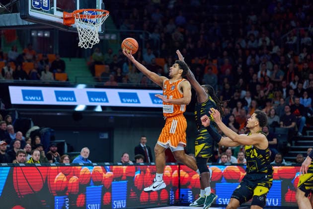 Mark Smith ratiopharm ulm, 13 Tray Buchanan MHP Riesen Ludwigsburg, 02 , Brandon Tischler MHP Riesen Ludwigsburg, 24 GER, ratiopharm ulm vs MHP Riesen Ludwigsburg, Basketball, 22 Matchday, EasyCredit BBL, Season 2025 2026, 06 03 2026 GER, ratiopharm ulm vs MHP Riesen Ludwigsburg, Basketball, 22 Matchday, EasyCredit BBL, Season 2025 2026, 06 03 2026 New Ulm Copyright: xEibner-Pressefoto GeraldxOelze-dexStoppanyx EP_ODS