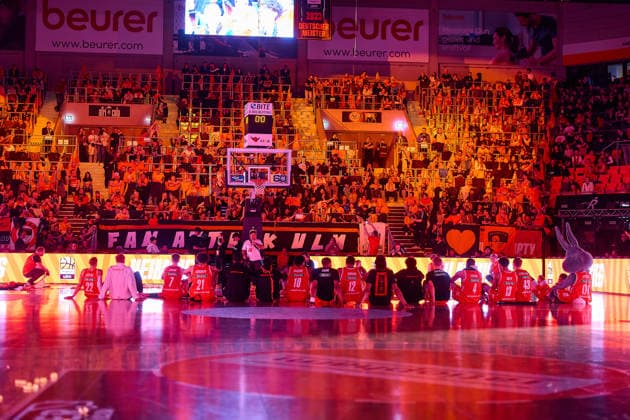 Team of ratiopharm ulm with celebrating fans GER, ratiopharm ulm vs MHP Riesen Ludwigsburg, Basketball, 22 Matchday, EasyCredit BBL, Season 2025 2026, 06 03 2026 GER, ratiopharm ulm vs MHP Riesen Ludwigsburg, Basketball, 22 Matchday, EasyCredit BBL, Season 2025 2026, 06 03 2026 New Ulm Copyright: xEibner-Pressefoto GeraldxOelze-dexStoppanyx EP_ODS