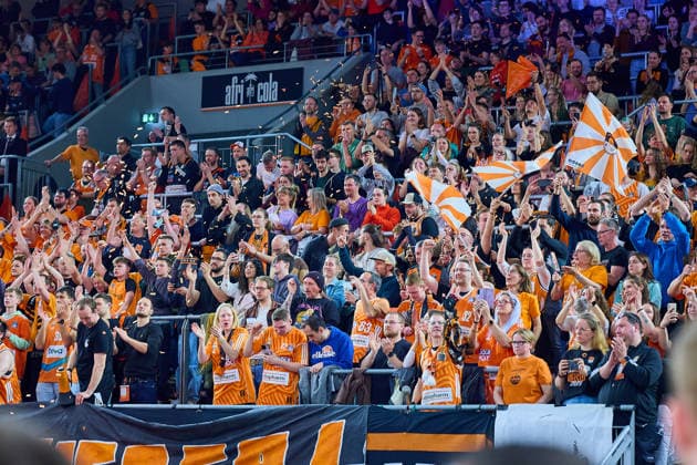 Celebrating fans of Ulm after the end of the match GER, ratiopharm ulm vs MHP Riesen Ludwigsburg, Basketball, Matchday 22, EasyCredit BBL, Season 2025 2026, 06 03 2026 GER, ratiopharm ulm vs MHP Riesen Ludwigsburg, Basketball, Matchday 22, EasyCredit BBL, Season 2025 2026, 06 03 2026 New Ulm Copyright: xEibner-Pressefoto GeraldxOelze-dexStoppanyx EP_ODS