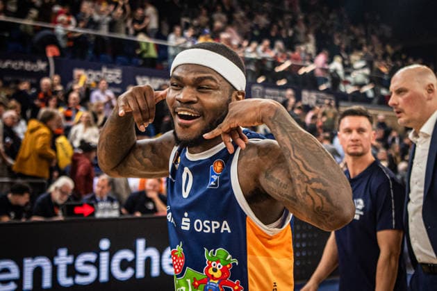 Rostock, Germany 06 March 2026 1 BBL 2025 2026 Rostock Seawolves vs VET CONCEPT Gladiators Trier In the picture TJ Crockett Jr Rostock Seawolves final cheer, final cheer Copyright: xFotostandx xVoelkerx