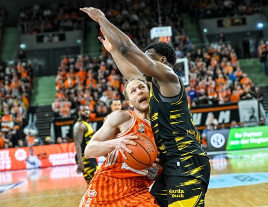 GER, BBL, ratiopharm Ulm vs MHP Riesen Ludwigsburg 06 03 2026, ratiopharm arena, Neu Ulm, GER, BBL, ratiopharm Ulm vs MHP Riesen Ludwigsburg, in the picture Christian Sengfelder Ulm, 43 , Maxwell Dongmo Temoka Ludwigsburg, 39 nordphotoxGmbHx xHafner nph00200