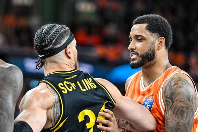 GER, BBL, ratiopharm Ulm vs MHP Riesen Ludwigsburg 06 03 2026, ratiopharm arena, Neu Ulm, GER, BBL, ratiopharm Ulm vs MHP Riesen Ludwigsburg, in the picture Gavin Schilling Ludwigsburg, 34 , Joel Soriano Ulm, 12 , short heated argument results in penalties nordphotoxGmbHx xHafner nph00200