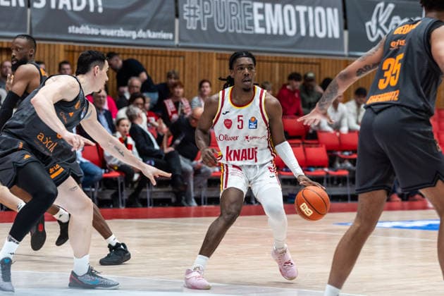 GER, easy Credit Basketball Bundesliga, Fitness First Würzburg Baskets Niners Chemnitz 06 03 2026, tectake ARENA Würzburg, Würzburg, GER, easy Credit Basketball Bundesliga, Fitness First Würzburg Baskets Niners Chemnitz Marcus Carr Fitness First Würzburg Baskets 5 Foto Alexander Trienitz Würzburg tectake ARENA Würzburg Bayern Germany