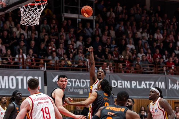 GER, easy Credit Basketball Bundesliga, Fitness First Würzburg Baskets Niners Chemnitz 06 03 2026, tectake ARENA Würzburg, Würzburg, GER, easy Credit Basketball Bundesliga, Fitness First Würzburg Baskets Niners Chemnitz Marcus Carr Fitness First Würzburg Baskets 5 Foto Alexander Trienitz Würzburg tectake ARENA Würzburg Bayern Germany