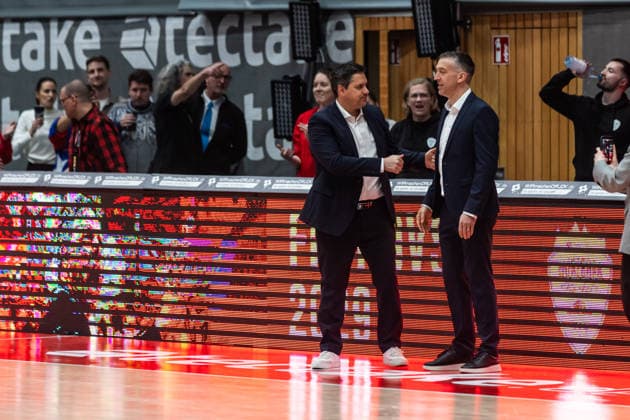 GER, easy Credit Basketball Bundesliga, Fitness First Würzburg Baskets Niners Chemnitz 06 03 2026, tectake ARENA Würzburg, Würzburg, GER, easy Credit Basketball Bundesliga, Fitness First Würzburg Baskets Niners Chemnitz Sasa Filipovski Head Coach , Fitness First Würzburg Baskets with Dejan Mihevc Assistant Coach , Fitness First Würzburg Baskets Foto Alexander Trienitz Würzburg tectake ARENA Würzburg Bayern Germany