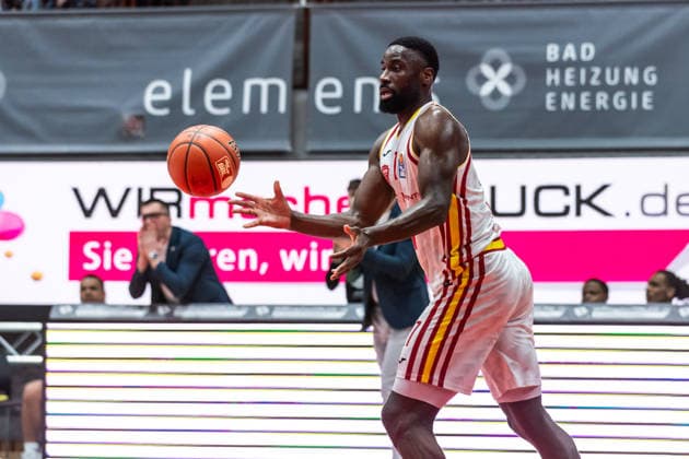 GER, easy Credit Basketball Bundesliga, Fitness First Würzburg Baskets Niners Chemnitz 06 03 2026, tectake ARENA Würzburg, Würzburg, GER, easy Credit Basketball Bundesliga, Fitness First Würzburg Baskets Niners Chemnitz Eddy Edigin Jr Fitness First Würzburg Baskets 27 Foto Alexander Trienitz Würzburg tectake ARENA Würzburg Bayern Deutschland