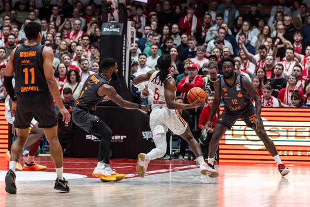 GER, easy Credit Basketball Bundesliga, Fitness First Würzburg Baskets Niners Chemnitz 06 03 2026, tectake ARENA Würzburg, Würzburg, GER, easy Credit Basketball Bundesliga, Fitness First Würzburg Baskets Niners Chemnitz Marcus Carr Fitness First Würzburg Baskets 5 , Corey Davis Jr Niners Chemnitz, 5 Photo Alexander Trienitz Würzburg tectake ARENA Würzburg Bayern Germany