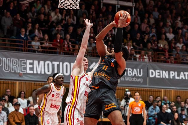 GER, easy Credit Basketball Bundesliga, Fitness First Würzburg Baskets Niners Chemnitz 06 03 2026, tectake ARENA Würzburg, Würzburg, GER, easy Credit Basketball Bundesliga, Fitness First Würzburg Baskets Niners Chemnitz Kostja Mushidi Niners Chemnitz, 11 , Christian Skladanowski Fitness First Würzburg Baskets 19 Foto Alexander Trienitz Würzburg tectake ARENA Würzburg Bayern Germany