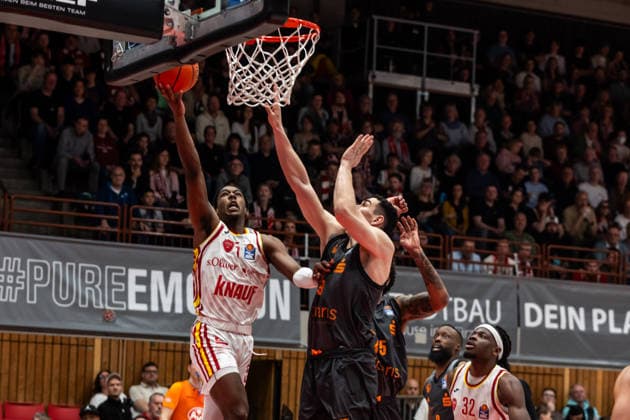 GER, easy Credit Basketball Bundesliga, Fitness First Würzburg Baskets Niners Chemnitz 06 03 2026, tectake ARENA Würzburg, Würzburg, GER, easy Credit Basketball Bundesliga, Fitness First Würzburg Baskets Niners Chemnitz Marcus Carr Fitness First Würzburg Baskets 5 , Yordan Minchev Niners Chemnitz, 91 Photo Alexander Trienitz Würzburg tectake ARENA Würzburg Bayern Germany
