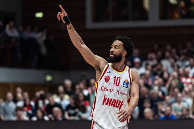 GER, easy Credit Basketball Bundesliga, Fitness First Würzburg Baskets Niners Chemnitz 06 03 2026, tectake ARENA Würzburg, Würzburg, GER, easy Credit Basketball Bundesliga, Fitness First Würzburg Baskets Niners Chemnitz Davion Mintz Fitness First Würzburg Baskets 10 gives hand signal Photo Alexander Trienitz Würzburg tectake ARENA Würzburg Bavaria Germany