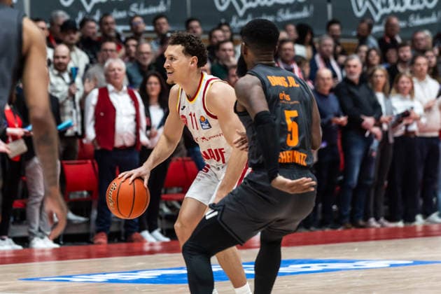 GER, easy Credit Basketball Bundesliga, Fitness First Würzburg Baskets Niners Chemnitz 06 03 2026, tectake ARENA Würzburg, Würzburg, GER, easy Credit Basketball Bundesliga, Fitness First Würzburg Baskets Niners Chemnitz Brae Ivey Fitness First Würzburg Baskets 11 , Corey Davis Jr Niners Chemnitz, 5 Foto Alexander Trienitz Würzburg tectake ARENA Würzburg Bayern Germany