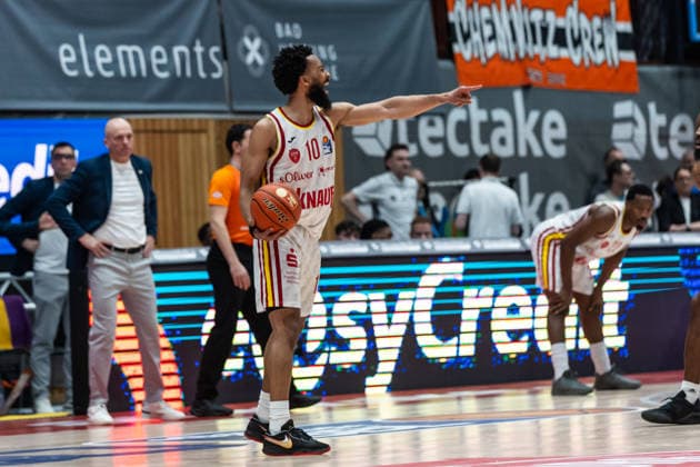 GER, easy Credit Basketball Bundesliga, Fitness First Würzburg Baskets Niners Chemnitz 06 03 2026, tectake ARENA Würzburg, Würzburg, GER, easy Credit Basketball Bundesliga, Fitness First Würzburg Baskets Niners Chemnitz Davion Mintz Fitness First Würzburg Baskets 10 gives hand signal Photo Alexander Trienitz Würzburg tectake ARENA Würzburg Bavaria Germany