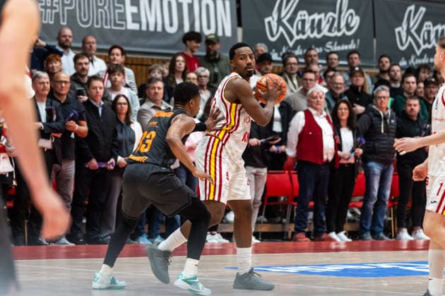 GER, easy Credit Basketball Bundesliga, Fitness First Würzburg Baskets Niners Chemnitz 06 03 2026, tectake ARENA Würzburg, Würzburg, GER, easy Credit Basketball Bundesliga, Fitness First Würzburg Baskets Niners Chemnitz Johnathan Stove Fitness First Würzburg Baskets 22 , Eric Washington Niners Chemnitz, 33 Photo Alexander Trienitz Würzburg tectake ARENA Würzburg Bayern Germany